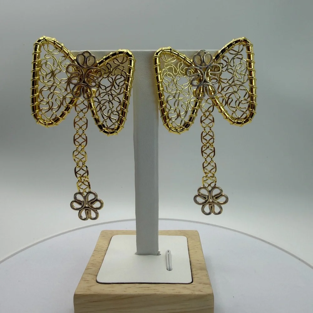 Elegant Gold Hoop Earrings - Picture 5 of 13